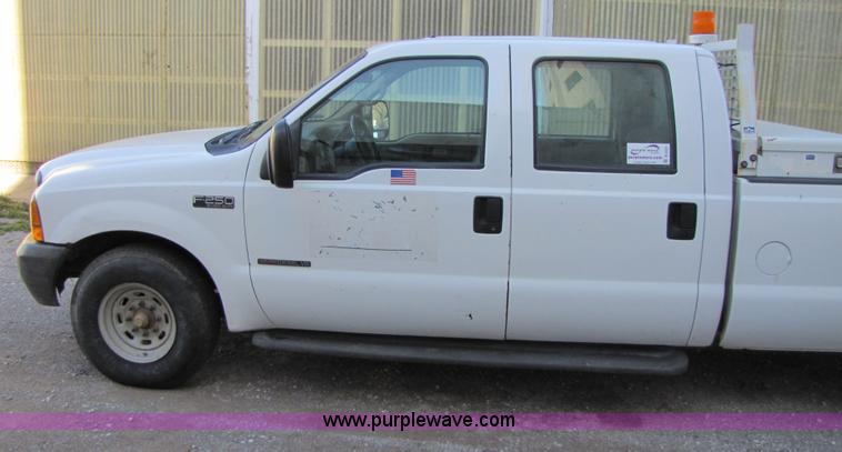 image for item B2221 1999 Ford F250 Super Duty crew cab pickup truck