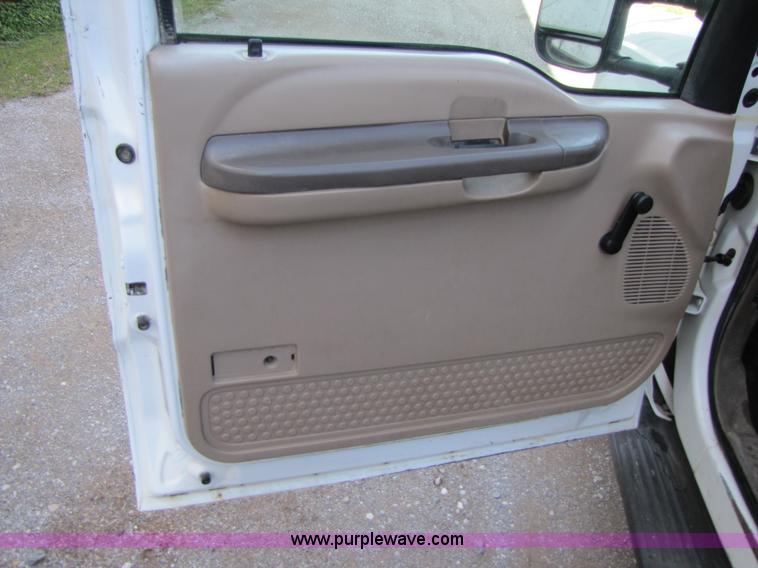 image for item B2221 1999 Ford F250 Super Duty crew cab pickup truck