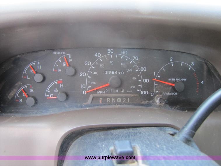 image for item B2221 1999 Ford F250 Super Duty crew cab pickup truck