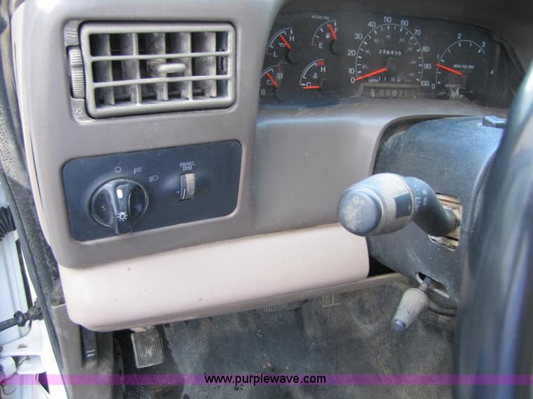 image for item B2221 1999 Ford F250 Super Duty crew cab pickup truck