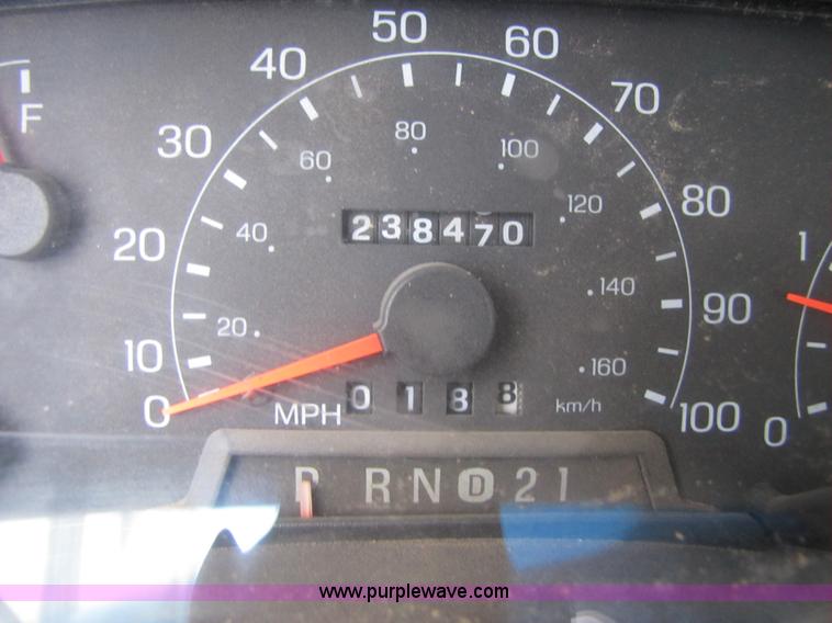 image for item B2221 1999 Ford F250 Super Duty crew cab pickup truck