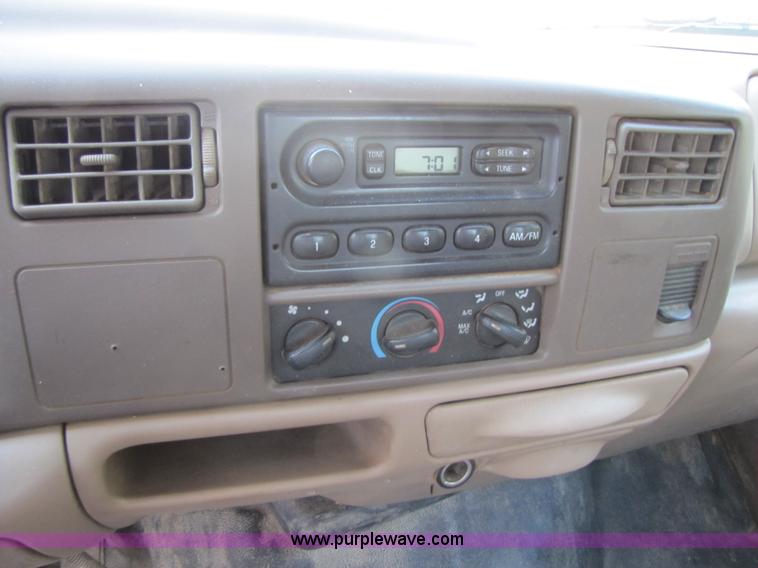 image for item B2221 1999 Ford F250 Super Duty crew cab pickup truck