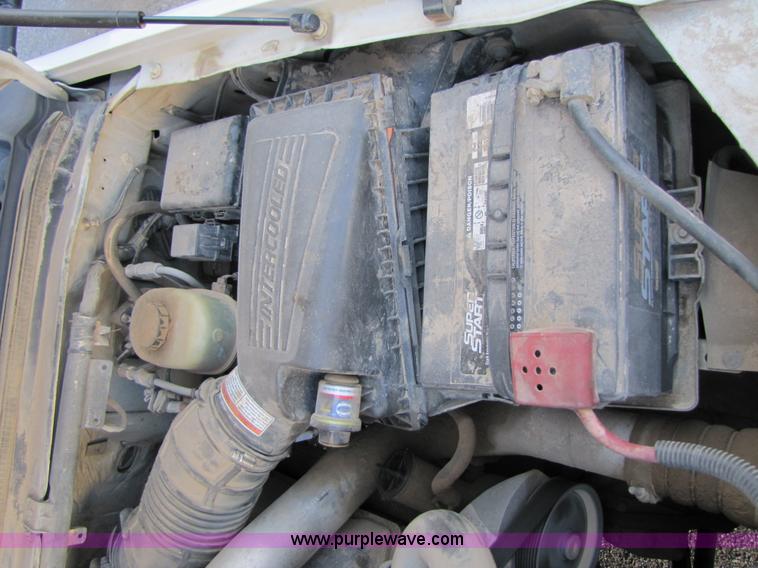 image for item B2221 1999 Ford F250 Super Duty crew cab pickup truck