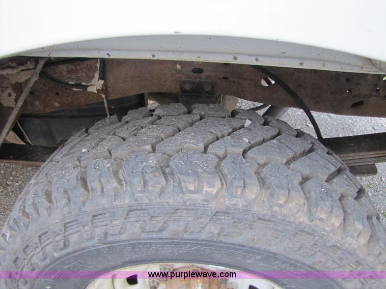 image for item B2221 1999 Ford F250 Super Duty crew cab pickup truck