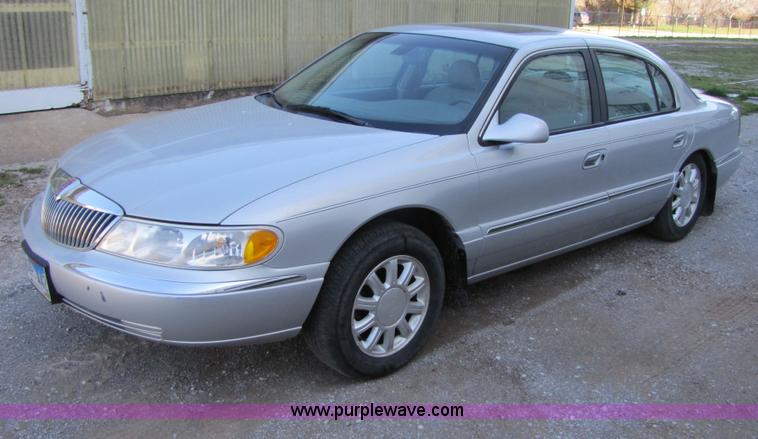 image for item B2222 2001 Lincoln Continental