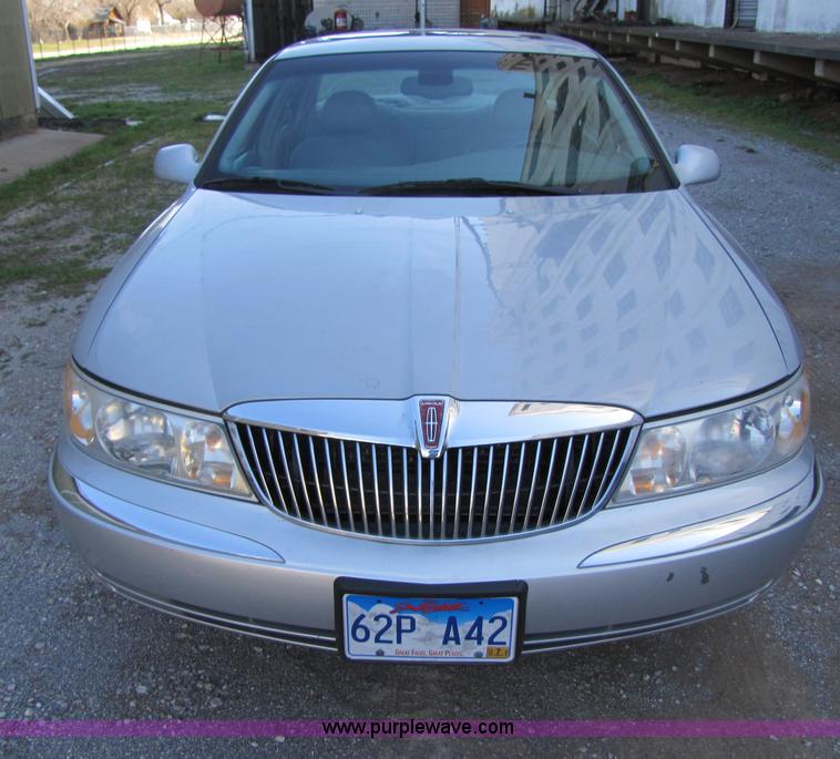 image for item B2222 2001 Lincoln Continental