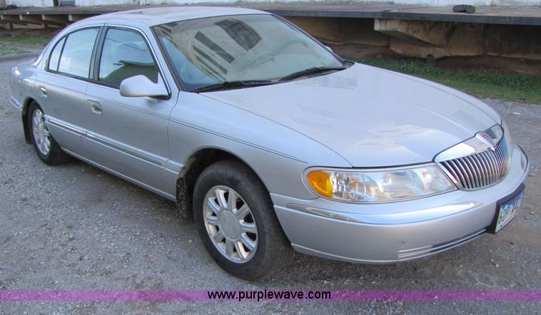 image for item B2222 2001 Lincoln Continental