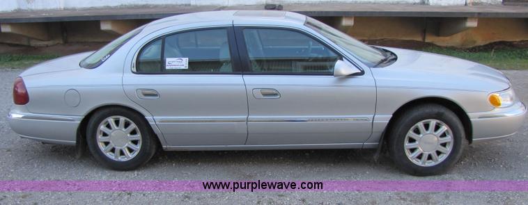 image for item B2222 2001 Lincoln Continental