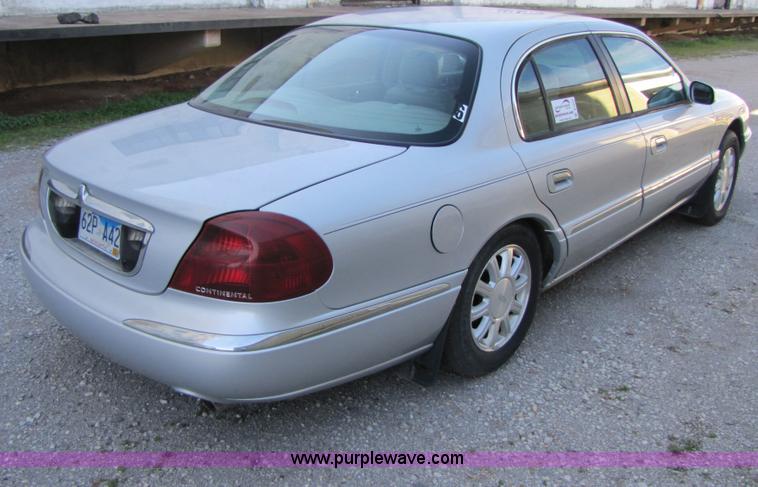 image for item B2222 2001 Lincoln Continental
