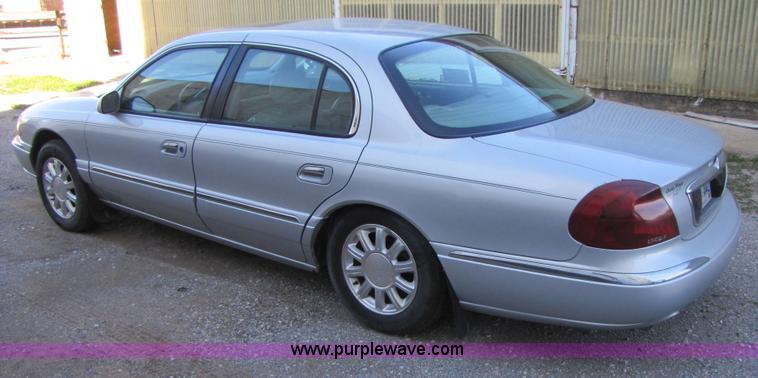 image for item B2222 2001 Lincoln Continental