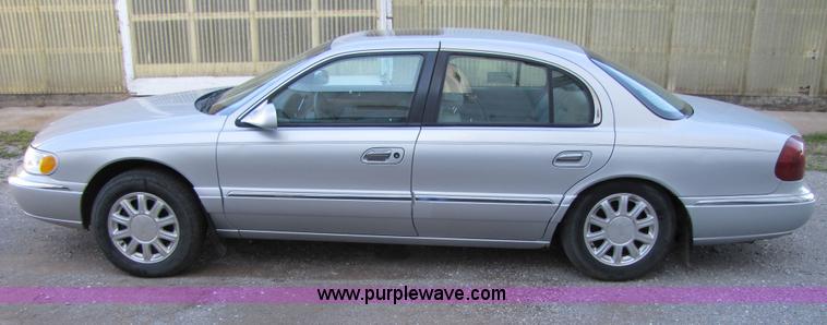 image for item B2222 2001 Lincoln Continental