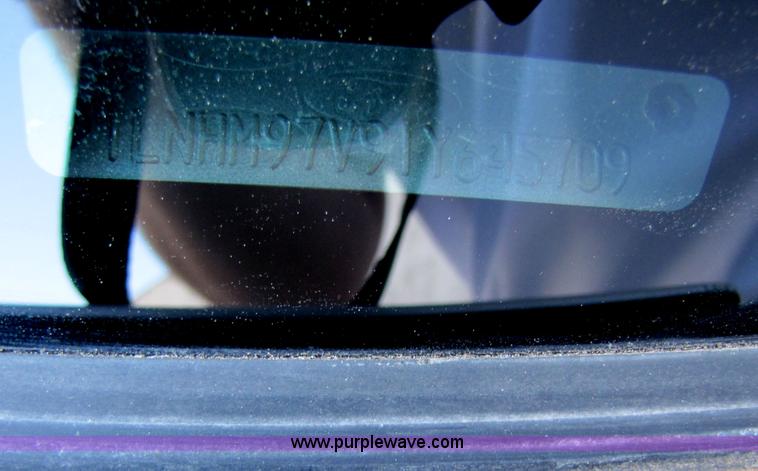 image for item B2222 2001 Lincoln Continental