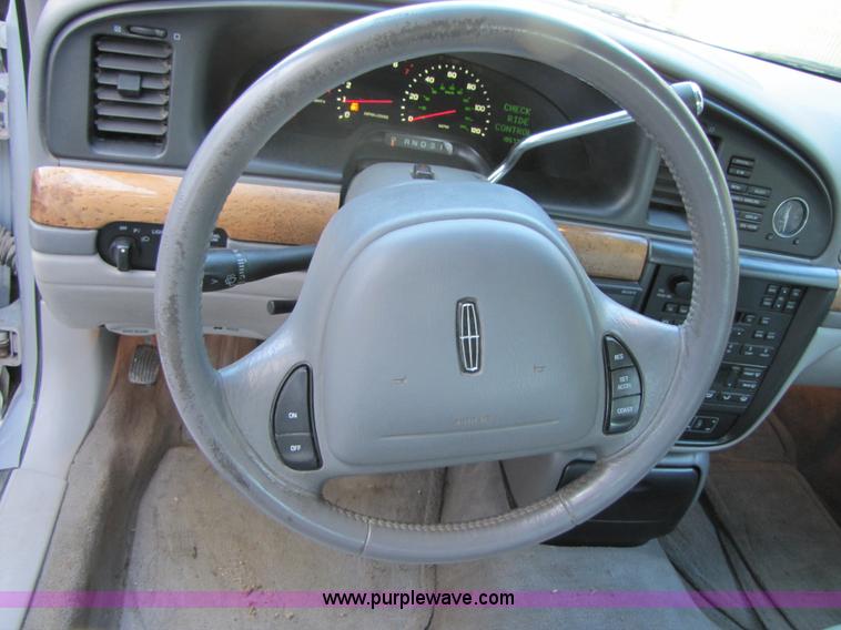 image for item B2222 2001 Lincoln Continental