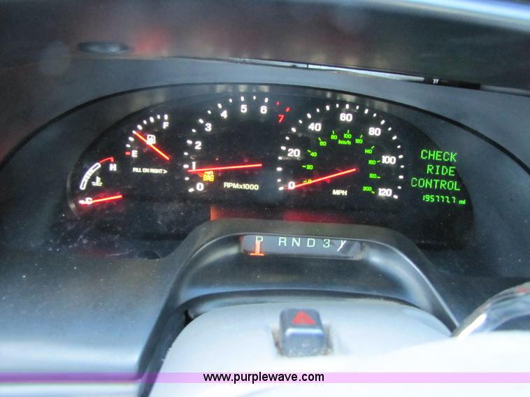 image for item B2222 2001 Lincoln Continental