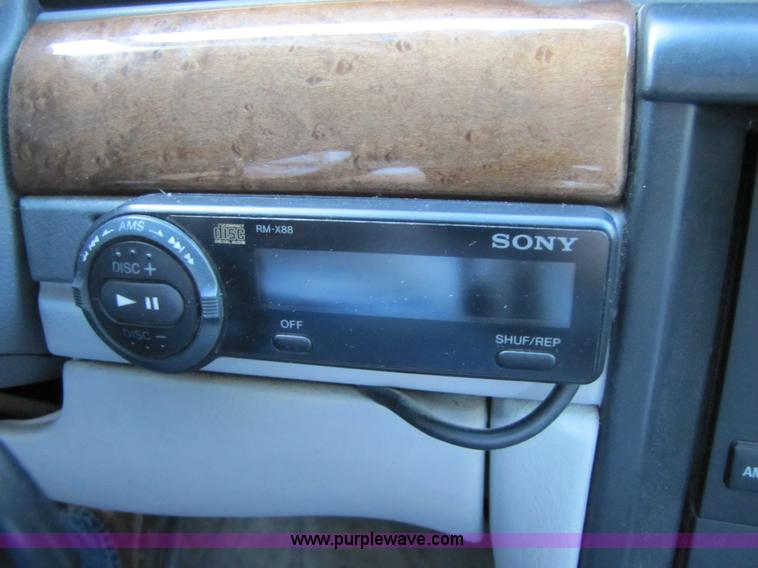 image for item B2222 2001 Lincoln Continental