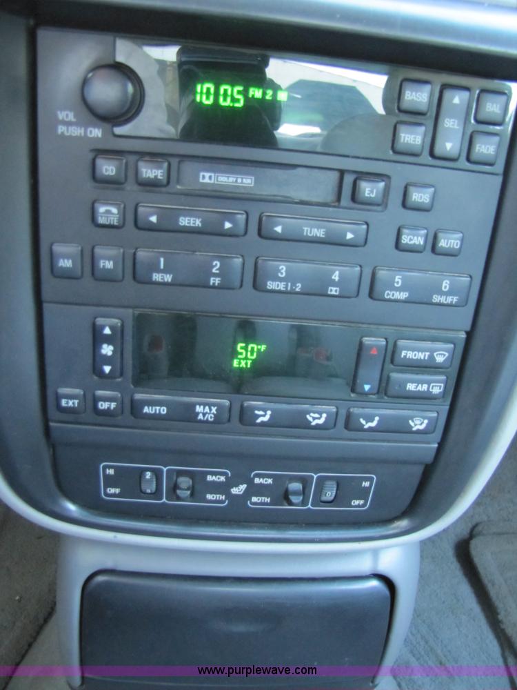 image for item B2222 2001 Lincoln Continental