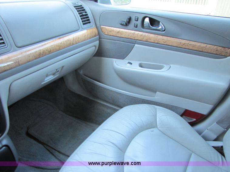 image for item B2222 2001 Lincoln Continental