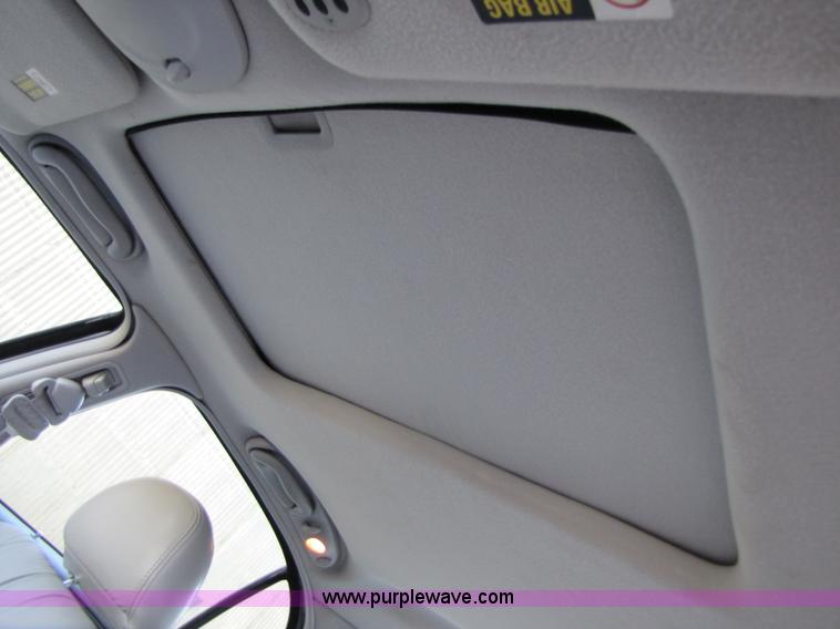 image for item B2222 2001 Lincoln Continental