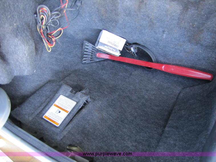 image for item B2222 2001 Lincoln Continental