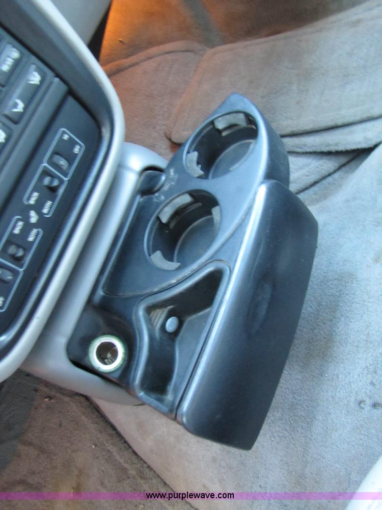 image for item B2222 2001 Lincoln Continental