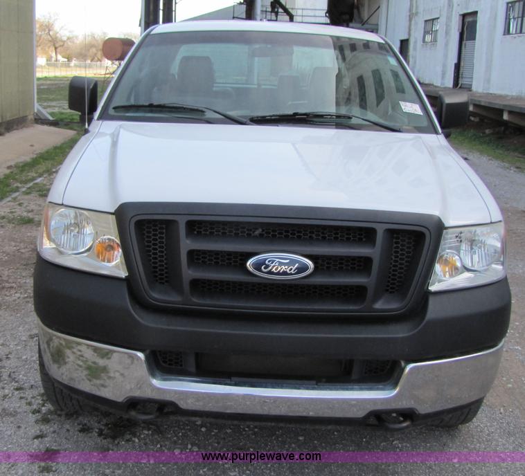 image for item B2224 2005 Ford F150 SuperCab pickup truck