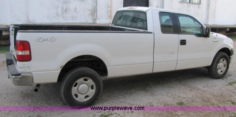 image for item B2224 2005 Ford F150 SuperCab pickup truck