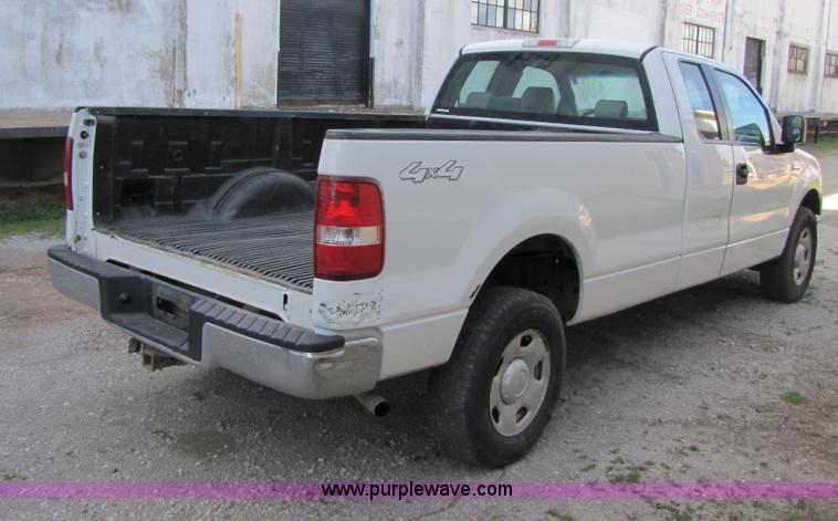 image for item B2224 2005 Ford F150 SuperCab pickup truck