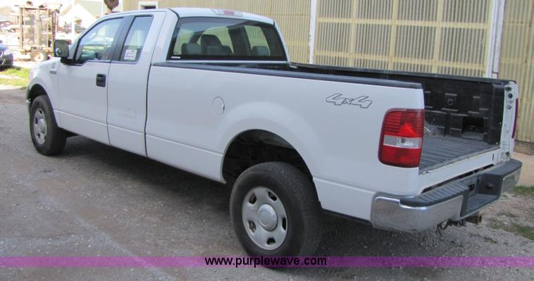 image for item B2224 2005 Ford F150 SuperCab pickup truck