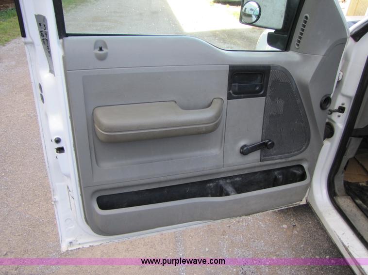 image for item B2224 2005 Ford F150 SuperCab pickup truck