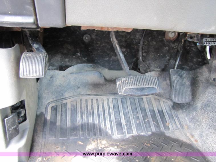 image for item B2224 2005 Ford F150 SuperCab pickup truck