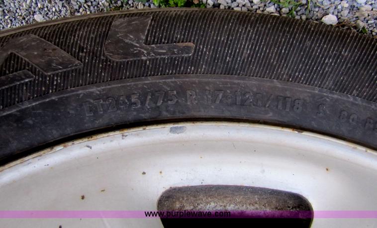 image for item B2224 2005 Ford F150 SuperCab pickup truck