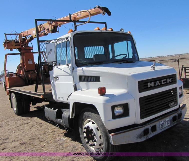 image for item B2234 1990 Mack CS250P boom truck w/ magnet