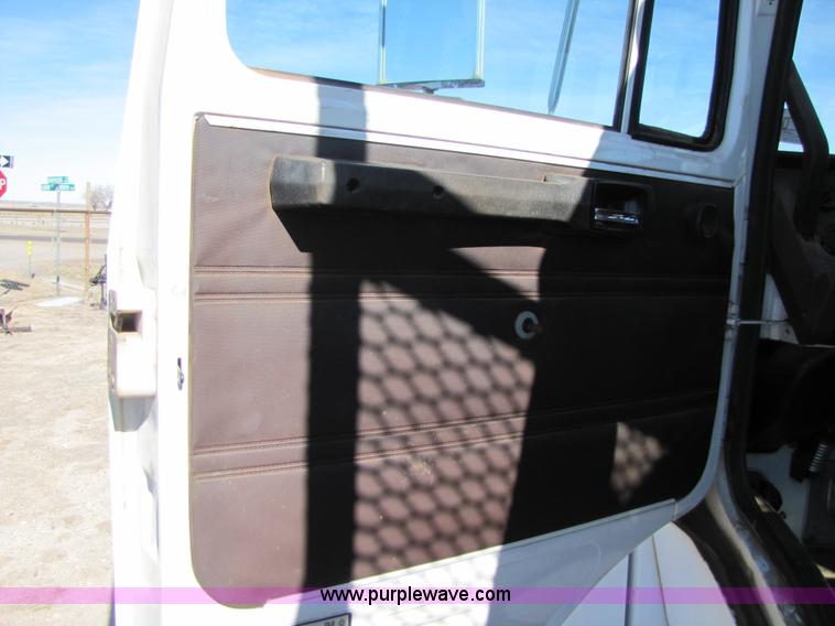 image for item B2234 1990 Mack CS250P boom truck w/ magnet