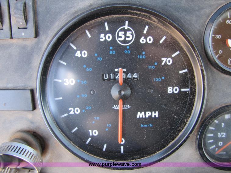 image for item B2234 1990 Mack CS250P boom truck w/ magnet