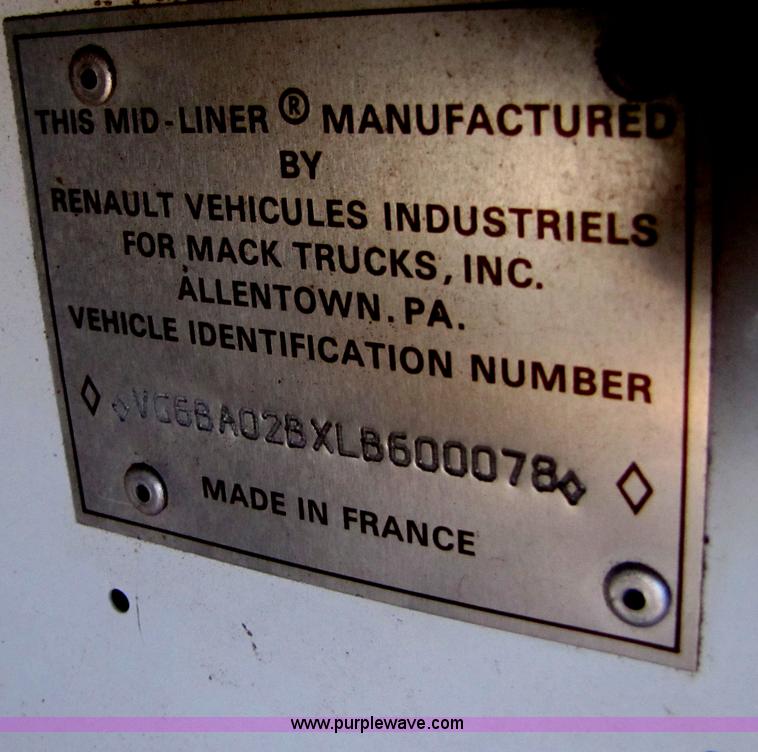 image for item B2234 1990 Mack CS250P boom truck w/ magnet