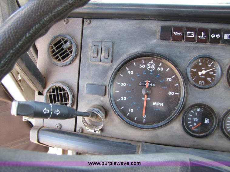 image for item B2234 1990 Mack CS250P boom truck w/ magnet