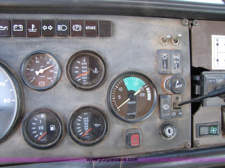 image for item B2234 1990 Mack CS250P boom truck w/ magnet