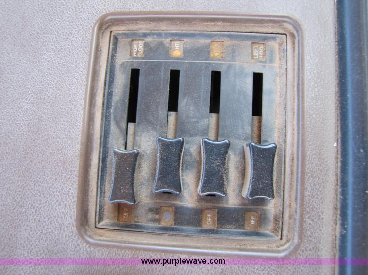 image for item B2234 1990 Mack CS250P boom truck w/ magnet