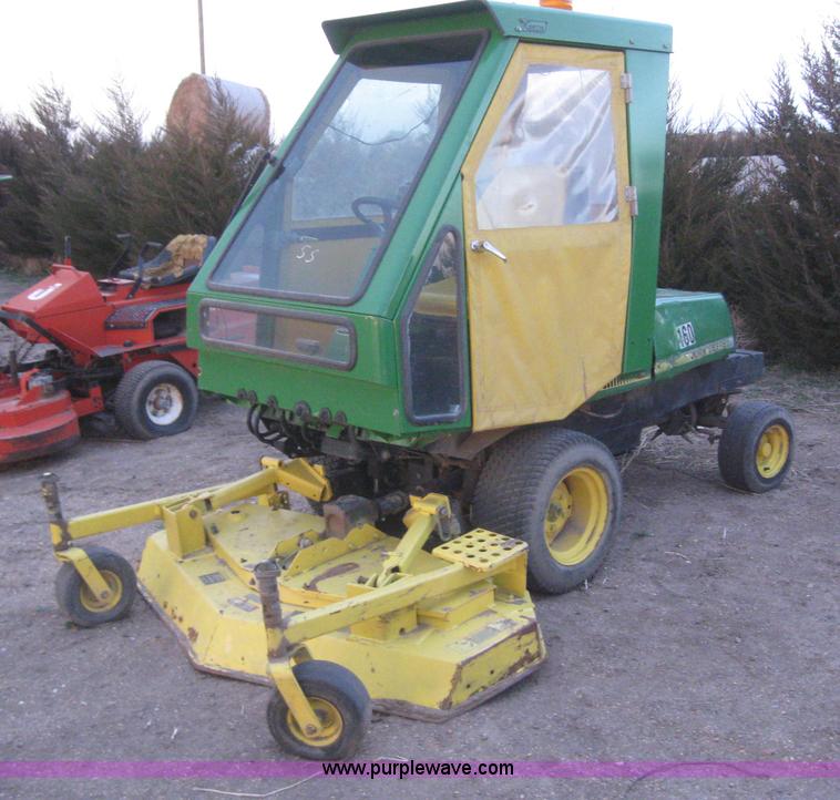 image for item B5750 1994 John Deere F925 front deck mower