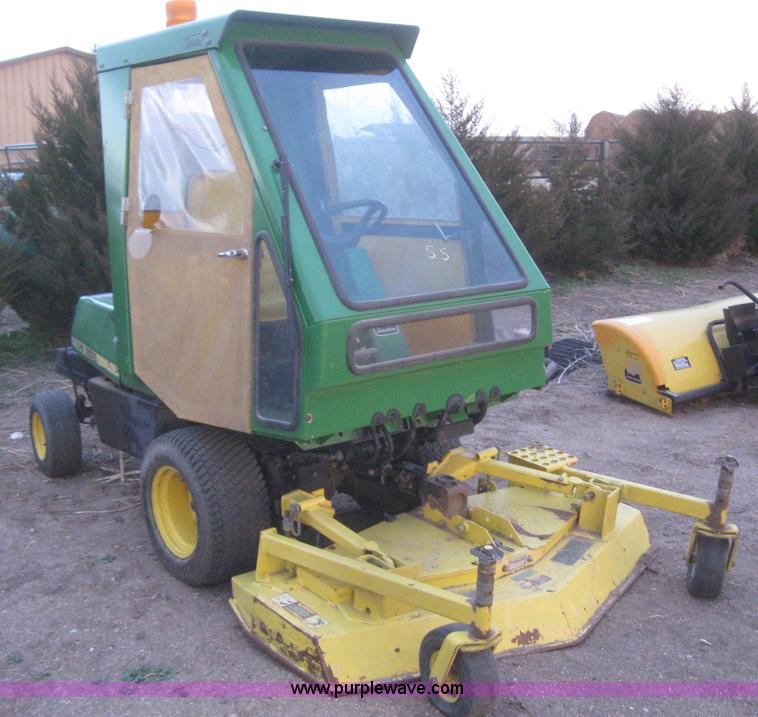 image for item B5750 1994 John Deere F925 front deck mower
