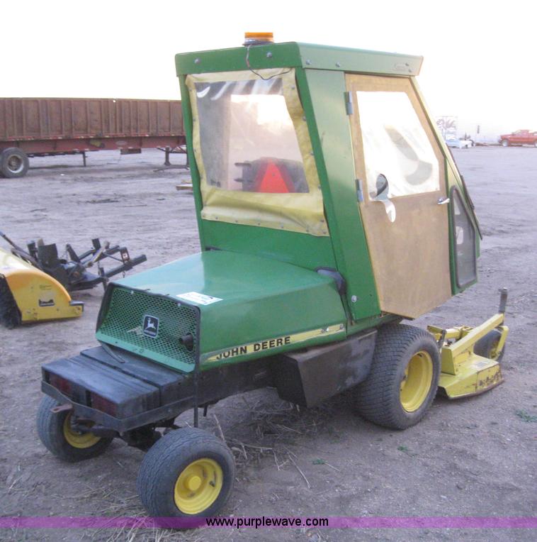 image for item B5750 1994 John Deere F925 front deck mower