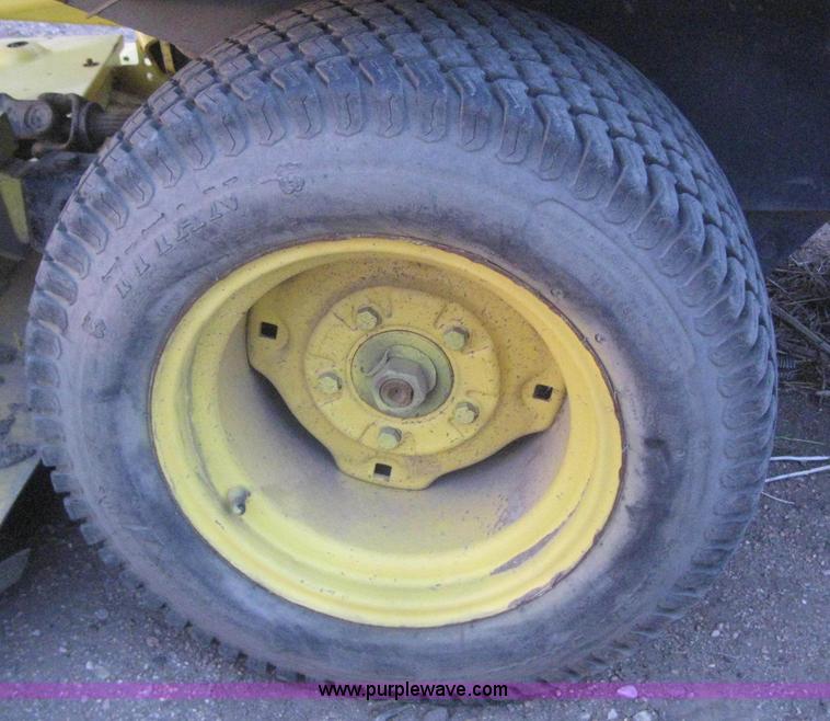 image for item B5750 1994 John Deere F925 front deck mower