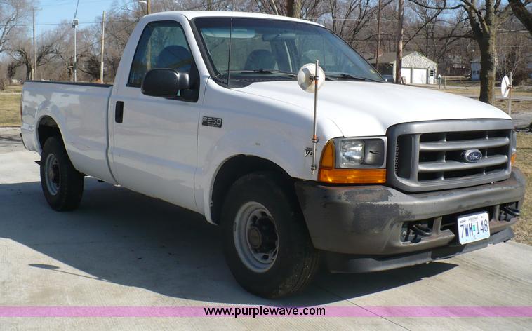 image for item B6315 2001 Ford F-250 Super Duty pickup truck