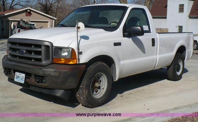 image for item B6315 2001 Ford F-250 Super Duty pickup truck