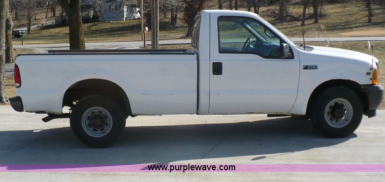 image for item B6315 2001 Ford F-250 Super Duty pickup truck