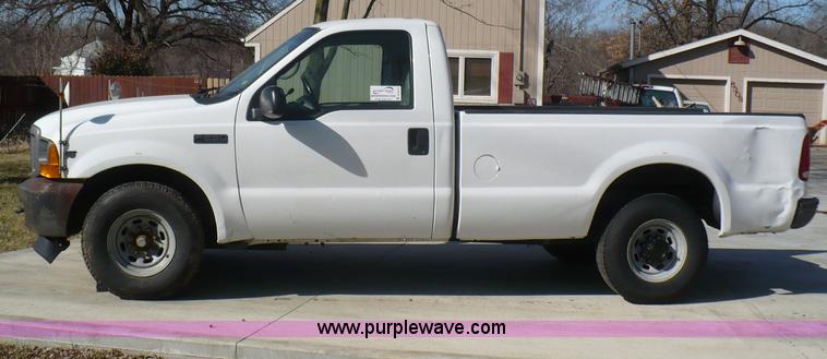 image for item B6315 2001 Ford F-250 Super Duty pickup truck