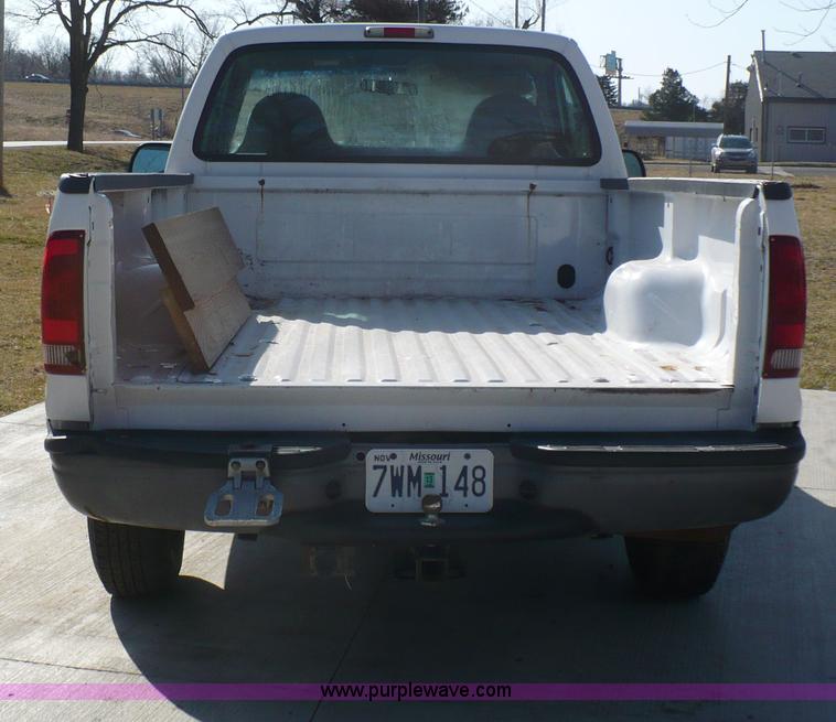 image for item B6315 2001 Ford F-250 Super Duty pickup truck