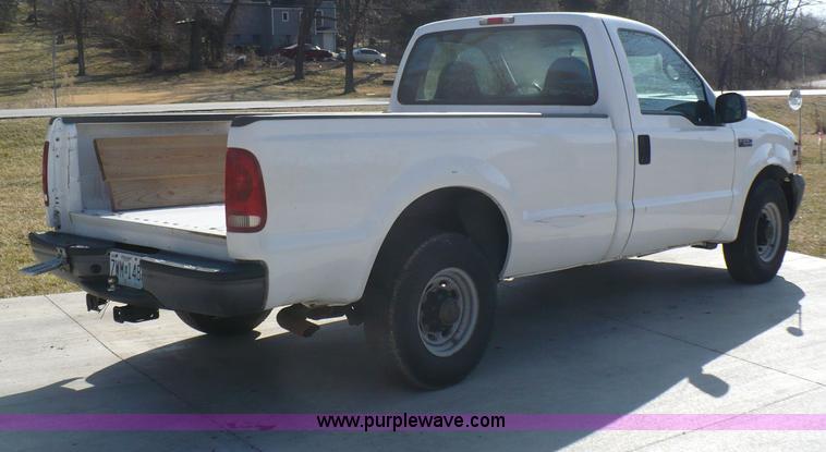 image for item B6315 2001 Ford F-250 Super Duty pickup truck