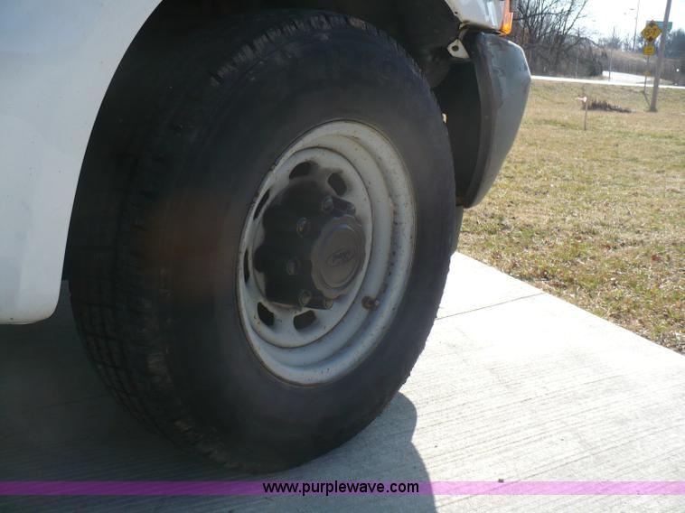 image for item B6315 2001 Ford F-250 Super Duty pickup truck