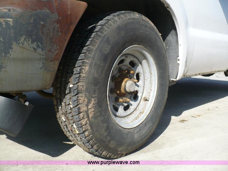 image for item B6315 2001 Ford F-250 Super Duty pickup truck